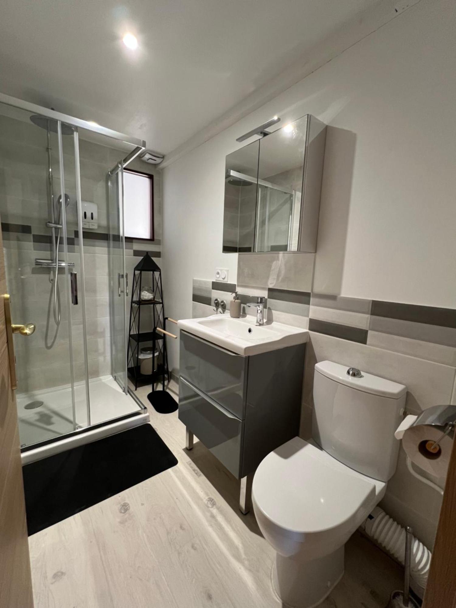 Confortable T2 De 50 M2 Avec Parking Prive Bruges Exteriör bild