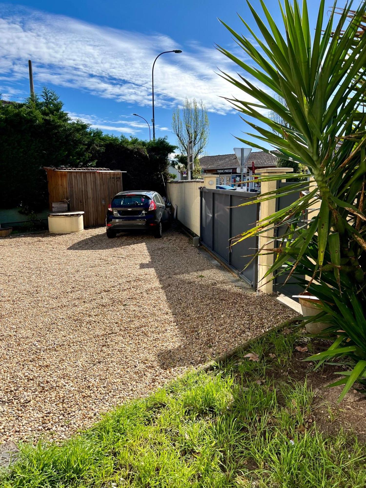 Confortable T2 De 50 M2 Avec Parking Prive Bruges Exteriör bild