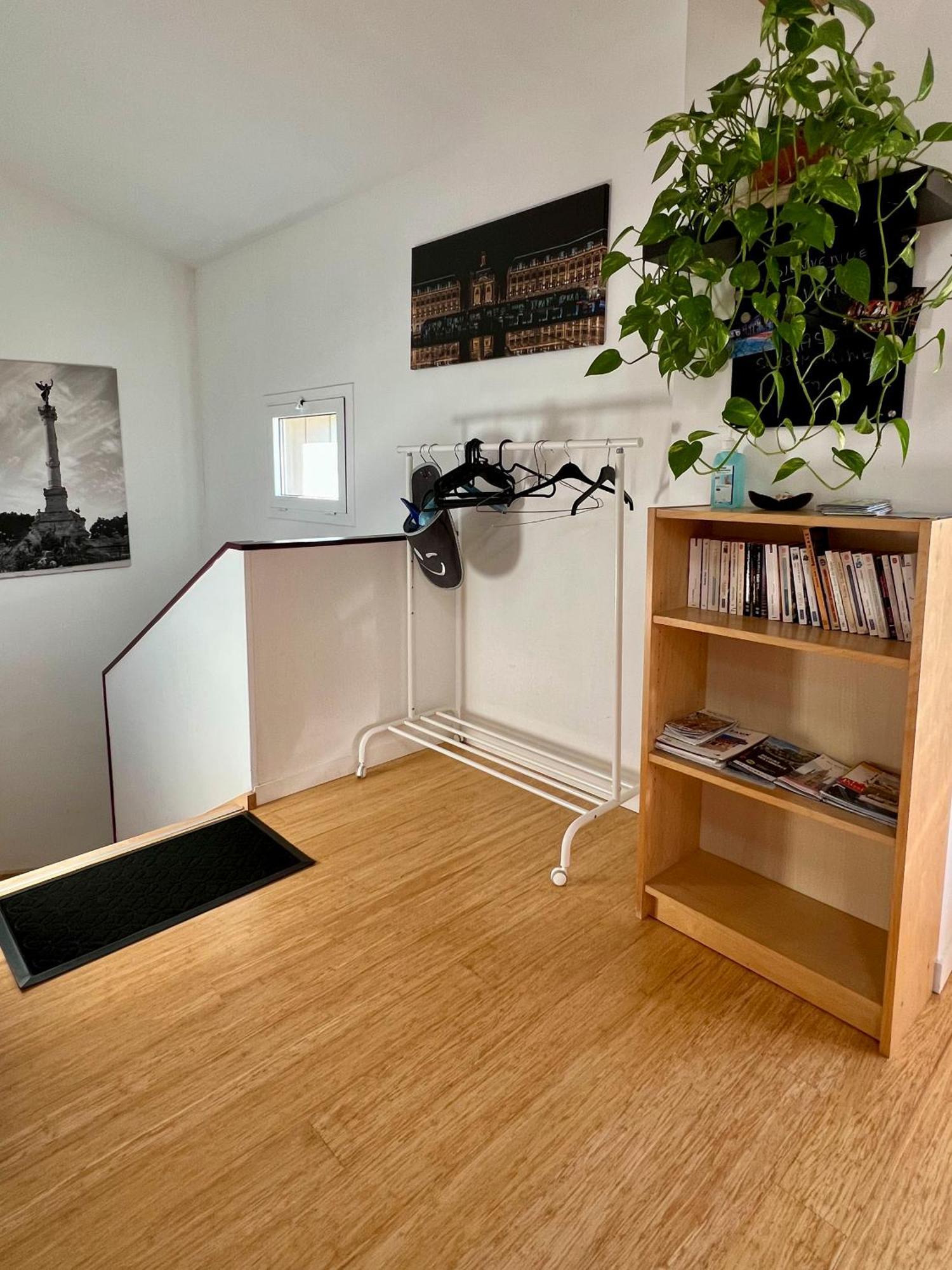 Confortable T2 De 50 M2 Avec Parking Prive Bruges Exteriör bild